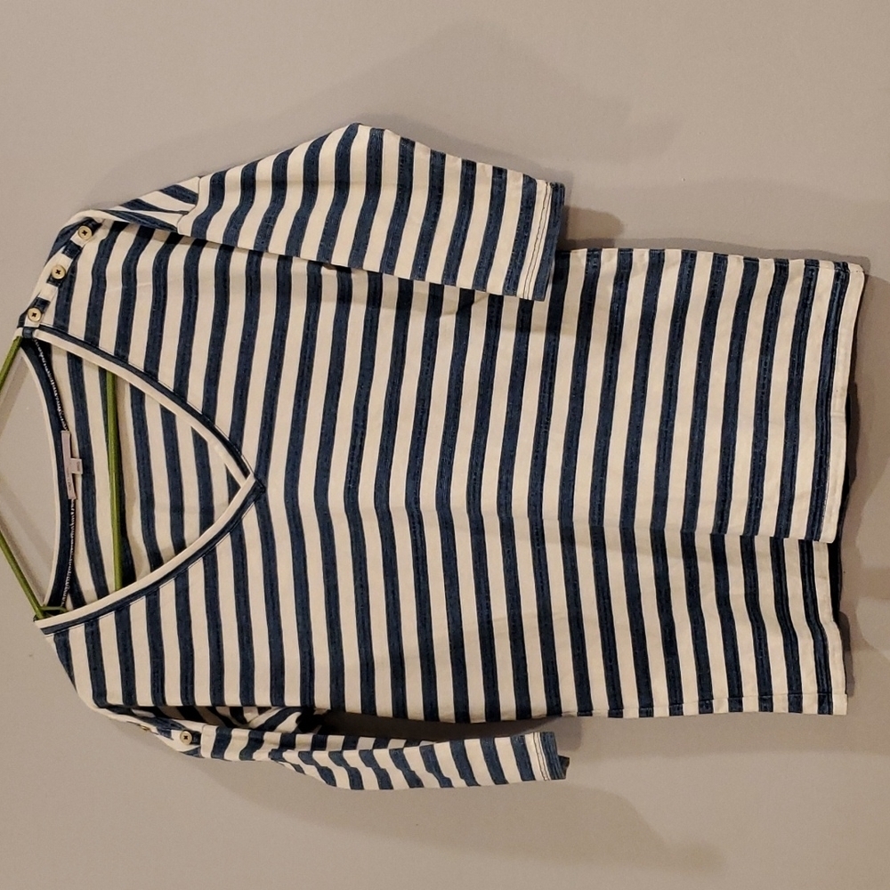 Gap Striped V neck 3/4 sleeve top